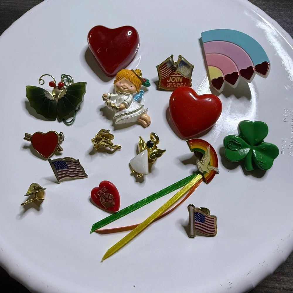 Vintage Lot of Pins Brooches Hearts Angels Flags Rainbows Shamrocks‎